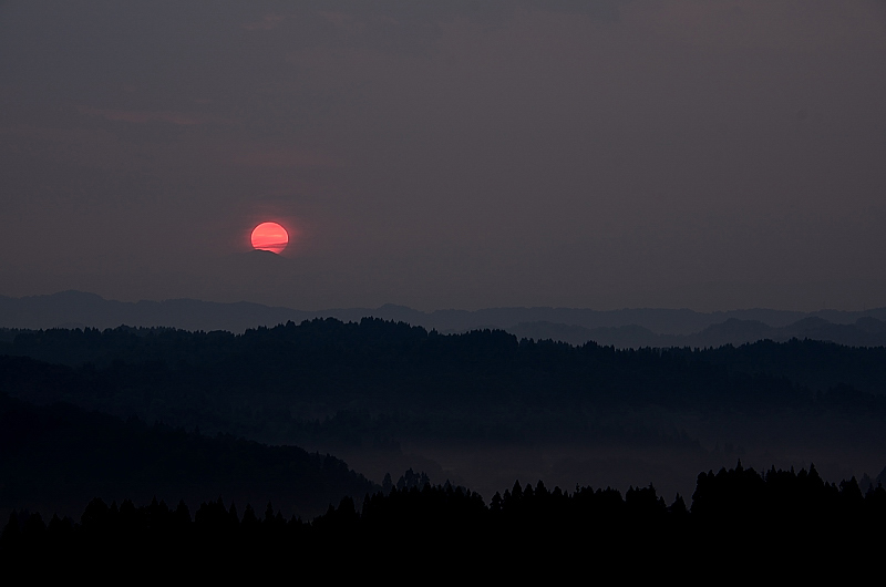 日本山海城市间美轮美奂的日出日落时