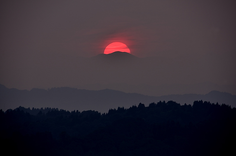 日本山海城市间美轮美奂的日出日落时
