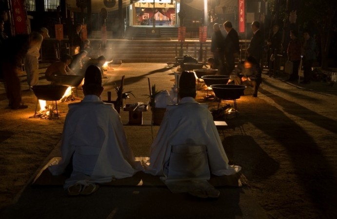 新见“下跪祭” 冈山县300年传统祭典