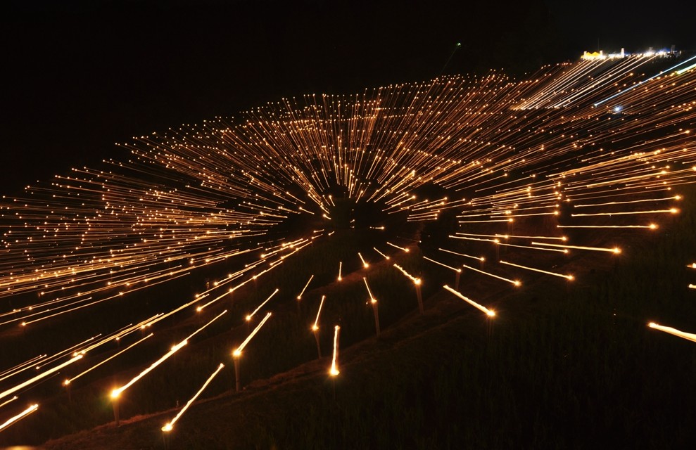 点亮地上的繁星图 日本棚田夜祭