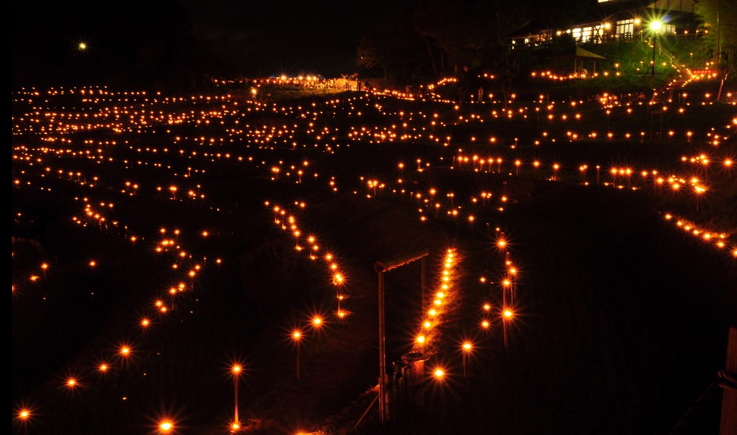 点亮地上的繁星图 日本棚田夜祭