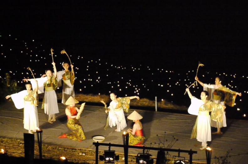 点亮地上的繁星图 日本棚田夜祭
