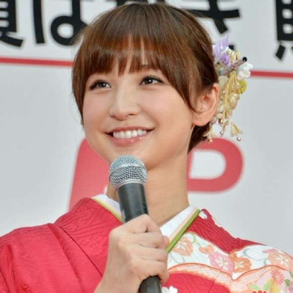 篠田麻里子出席2014年贺年明信片首发仪式