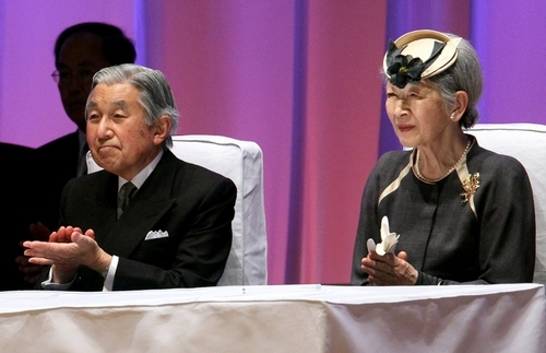 日本天皇、皇后出席上智大学创立百年纪念仪式