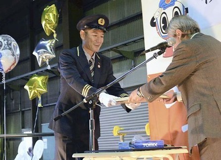 晨间剧《海女》杉本哲太获颁“名誉站长”