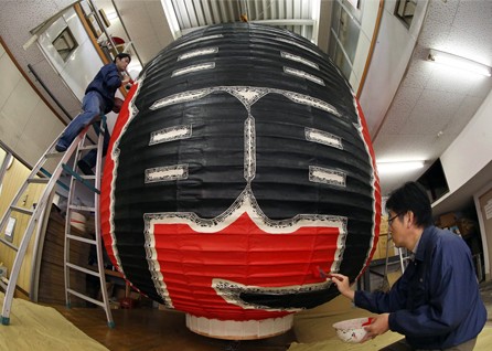 东京浅草寺雷门大灯笼修缮工作即将完成