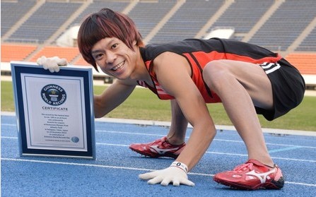 日本猴男刷新四肢跑百米吉尼斯世界纪录