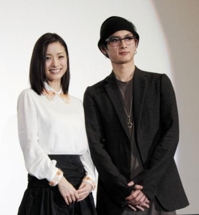 上户彩出席新片上映会被高良健吾爆料 酒量超好 日本通