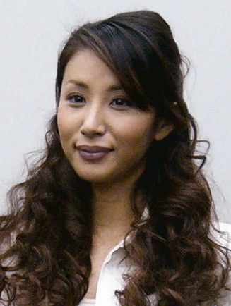 铃木纱理奈宣布3日离婚得到儿子抚养权