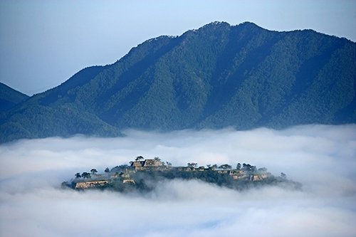 竹田城迹连日出现登山者滑倒受伤事件