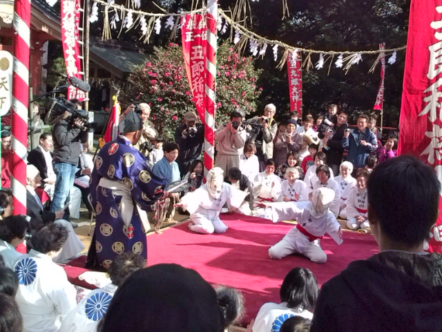 日本蒙眼相扑祭典开幕 出场选手皆为女性