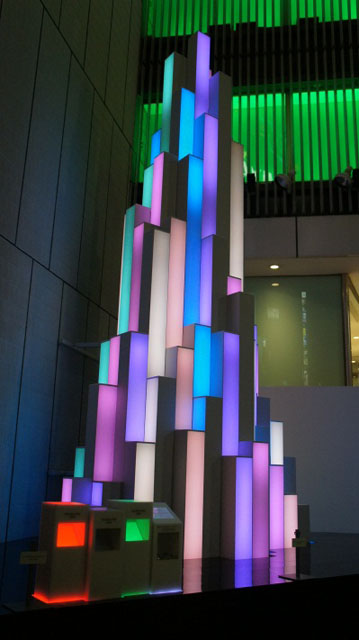银座索尼大厦七彩灯光树亮相 造型独特科技感十足