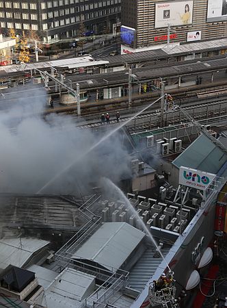 东京有乐町站附近发生火灾 4栋建筑物被烧毁