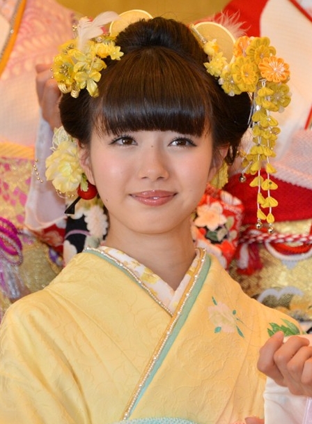 Akb48市川美织成人礼披露柠檬元素和服 日本通 Akb48市川美织成人礼披露柠檬元素和服 日本通