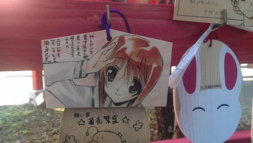 喜迎新年 日本神社寺庙出现大量痛绘马