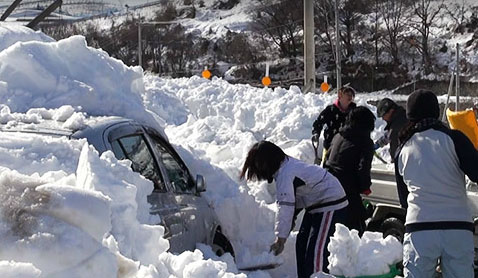 日本上周末大雪造成19人死亡 6900人与世隔绝