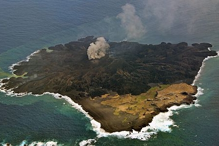 日本西之岛面积因火山活动扩大为原来4.5倍