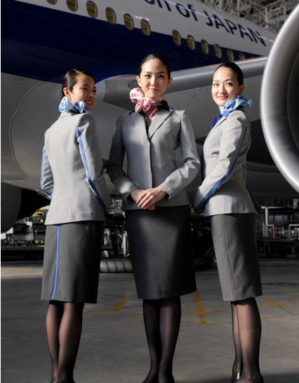 全日空时隔9年推出乘务员新制服