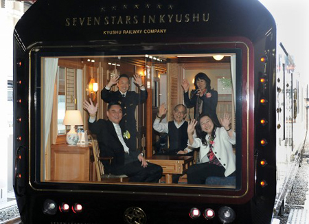 28名外国乘客乘坐“七星in九州”享受环游