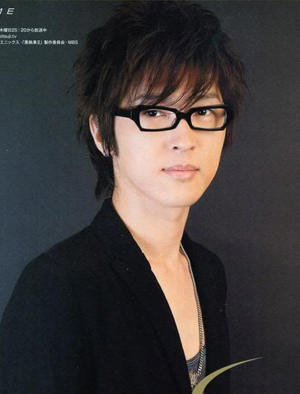 日本调查：女性对眼镜男的9种YY