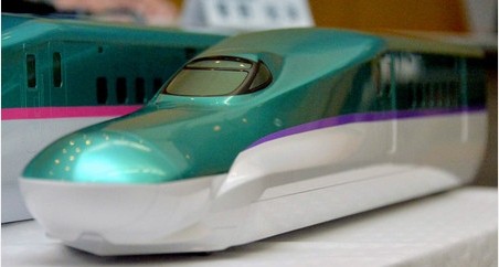 日本JR北海道新干线公布车身设计  “紫色腰带”夺人眼球