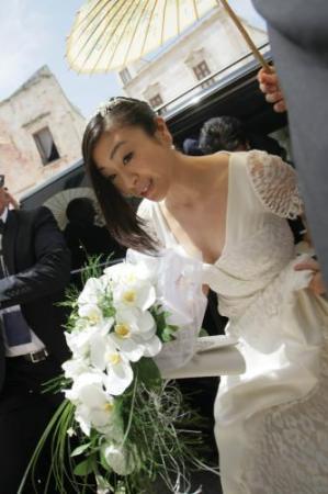 宇多田光在官网上公布结婚仪式