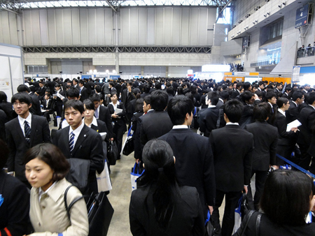 调查显示日本青少年半数以上对自己不满