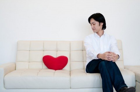 日本调查：单恋的事告知好友后的不良后果