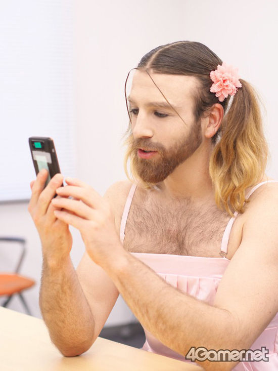 重口味难直视日本游戏邀胡子小姐代言