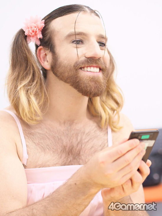 重口味难直视!日本游戏邀“胡子小姐”代言 重口味难直视!日本游戏邀“胡子小姐”代言