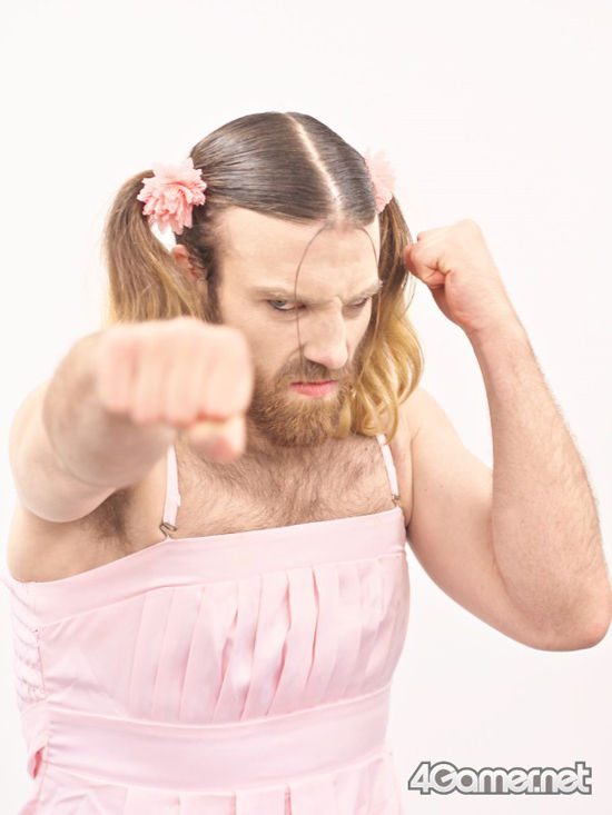 重口味难直视!日本游戏邀“胡子小姐”代言 重口味难直视!日本游戏邀“胡子小姐”代言