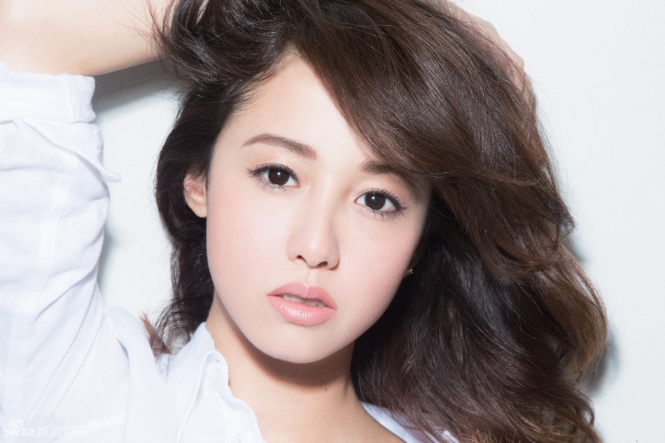 女神泽尻英龙华佐佐木希上杂志双姝争艳