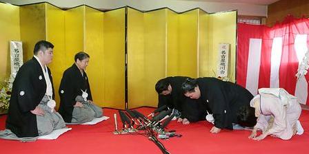 日本大阪相扑选手豪荣道荣升大关