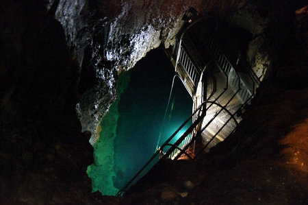 神秘不断  岩手县龙泉洞