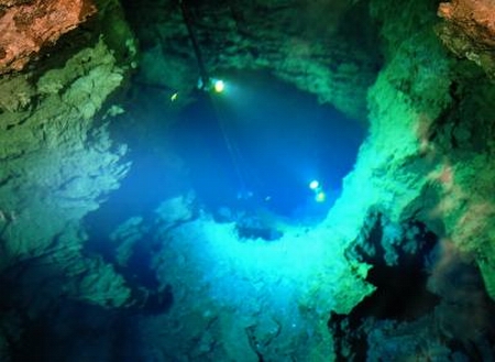 神秘不断  岩手县龙泉洞