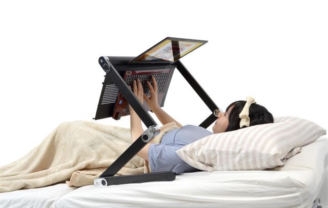 日本推出懒人必备神器 躺着也能玩电脑