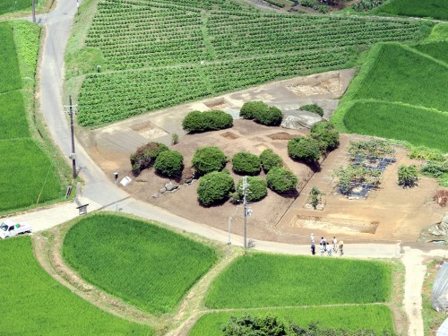 日本首次发现阶梯状金字塔型方坟