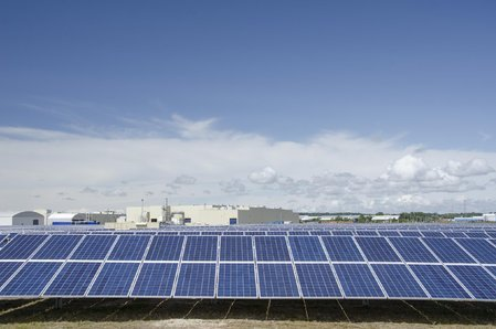 丰田英国工厂斥巨资引进太阳能面板