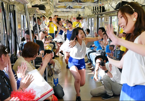 日本音乐列车：偶像团体进列车现场表演