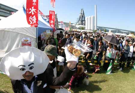 日本举行饺子节 15万人参加一饱口福