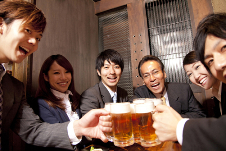 日本调查：新人OL参加公司酒会时暴露的学生气行为