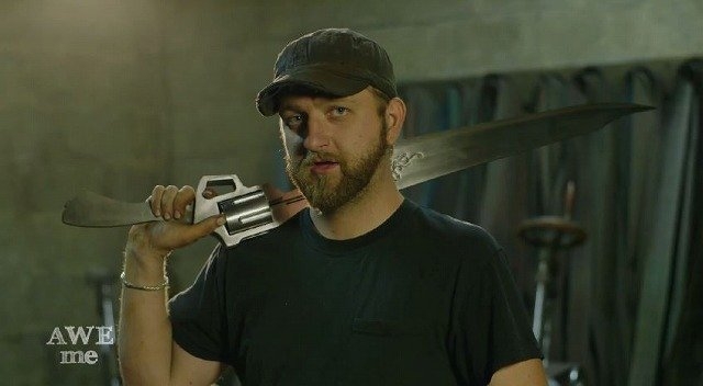 海外锻造职人再现《最终幻想8》中枪刃武器