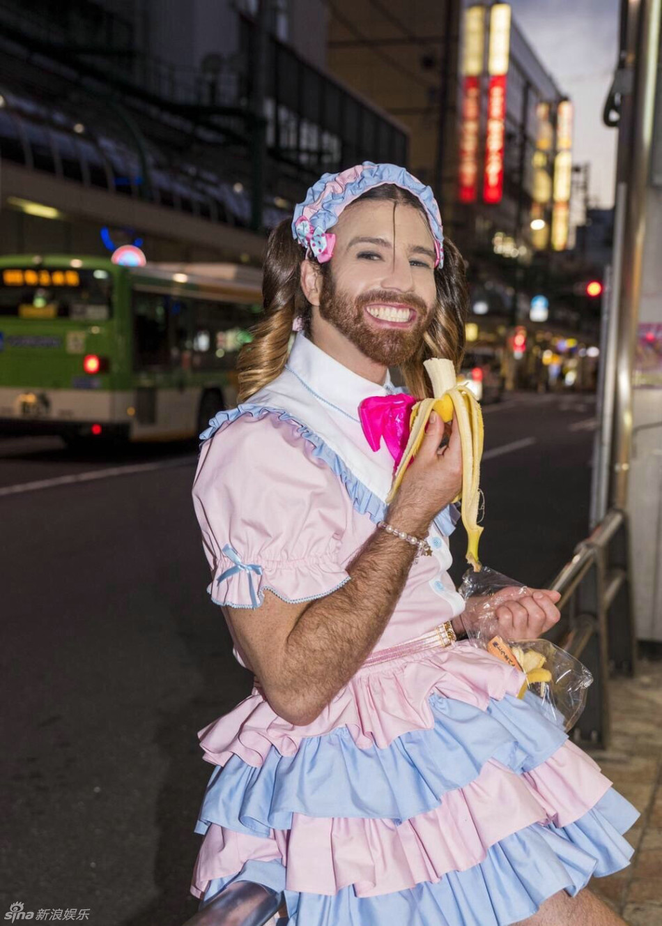 狗眼已瞎！水手服爷爷会师大胡子辣妹