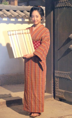 冈田准一出席井上真央《花燃》交接仪式