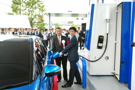 岩谷产业调低氢气价格助力燃料电池车普及