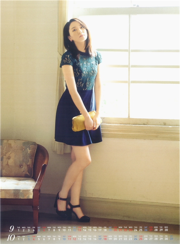 新垣结衣2015年年历曝光 小清新兼具熟女风