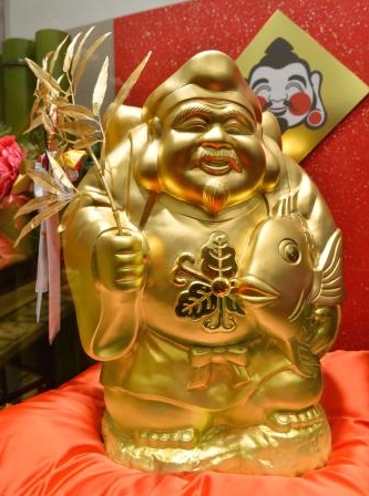 田中贵金属展销15公斤重纯金财神像