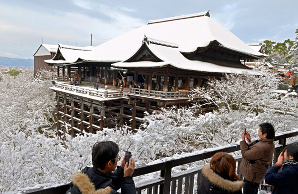 京都迎61年不遇大雪 日本各地雪灾事故频发
