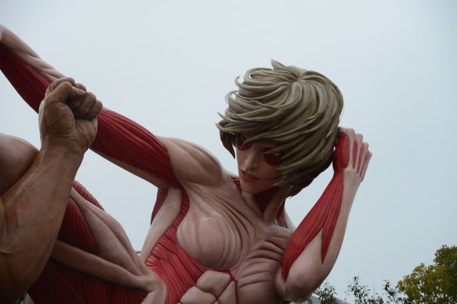 日本大阪usj进击的巨人等身大巨人亮相