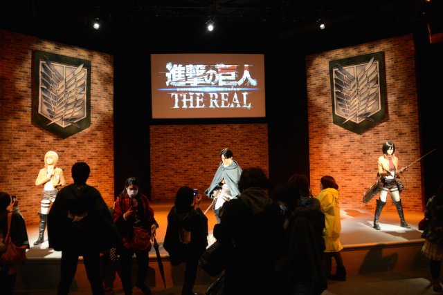 日本大阪USJ《进击的巨人》等身大巨人亮相